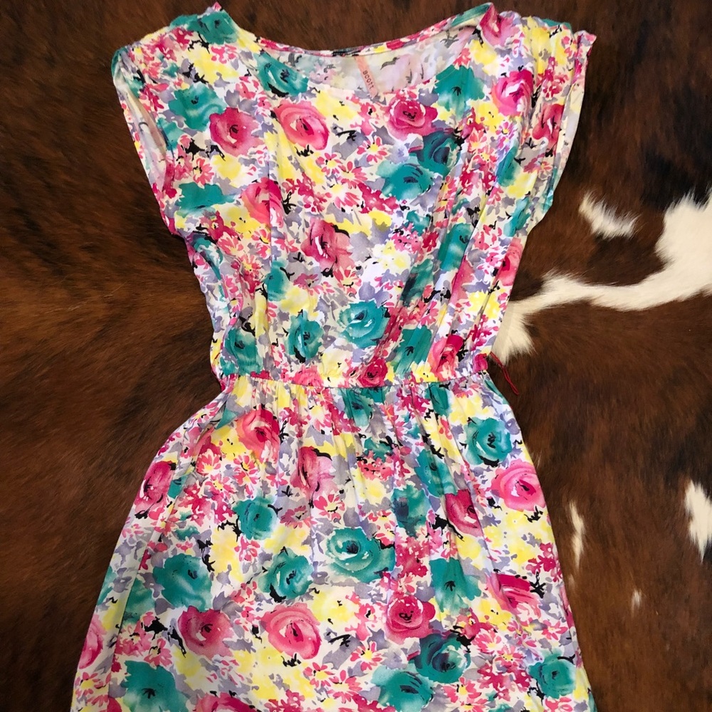 Pretty floral short dress